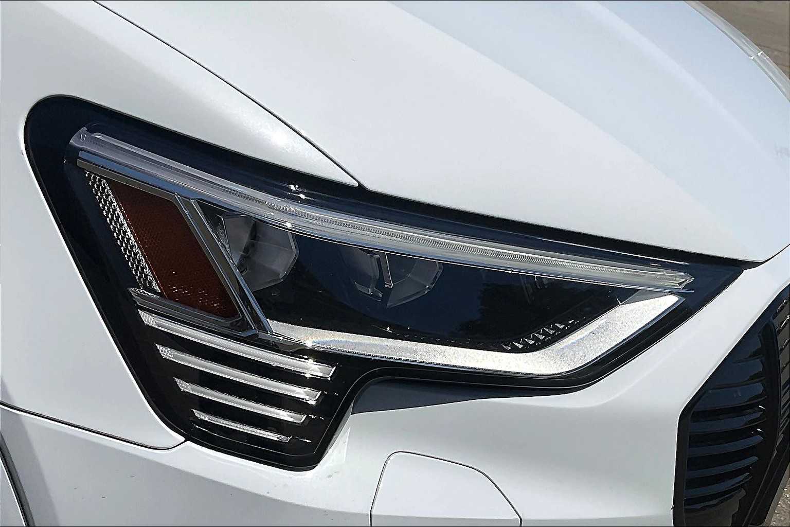 Vehicle image 27 of 32