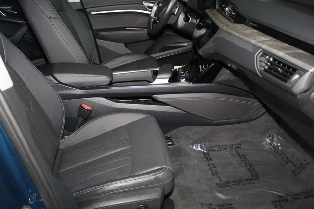 Vehicle image 26 of 31