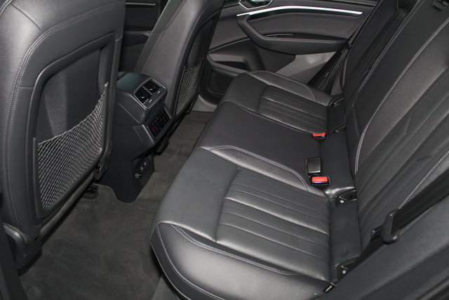 Vehicle image 24 of 31