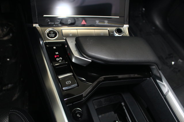 Vehicle image 14 of 31