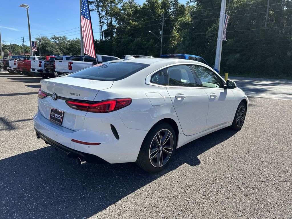 Vehicle image 10 of 29