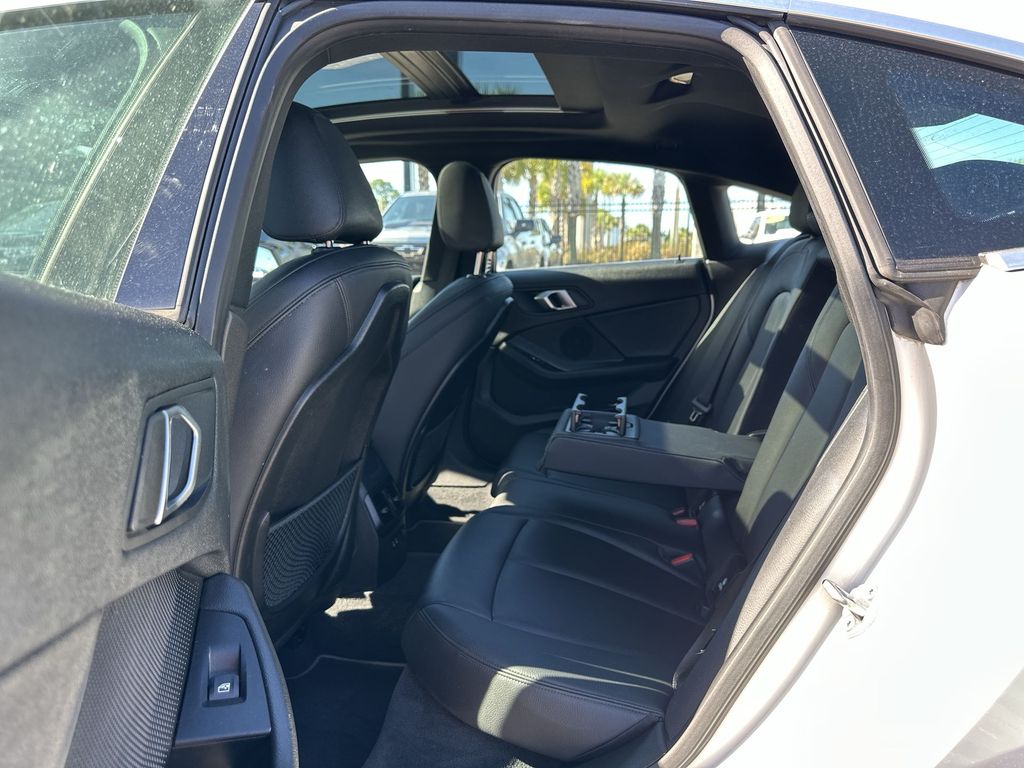 Vehicle image 19 of 29
