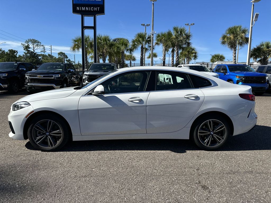 Vehicle image 17 of 29