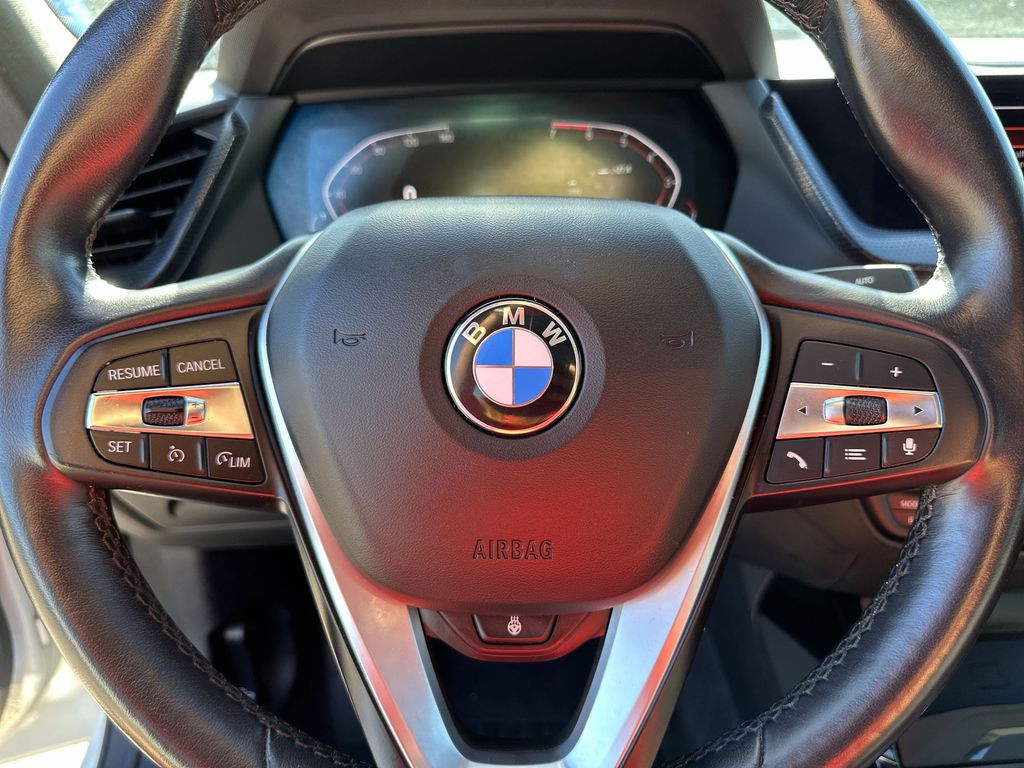 Vehicle image 22 of 29