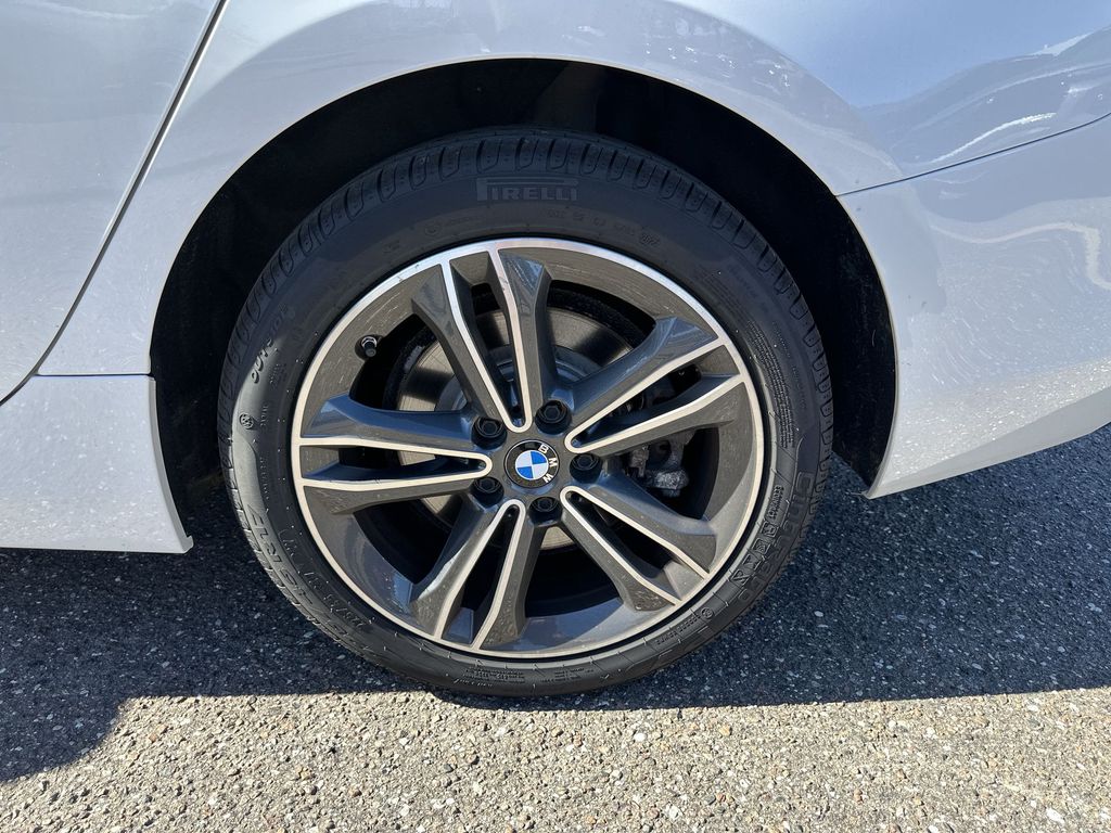 Vehicle image 18 of 29