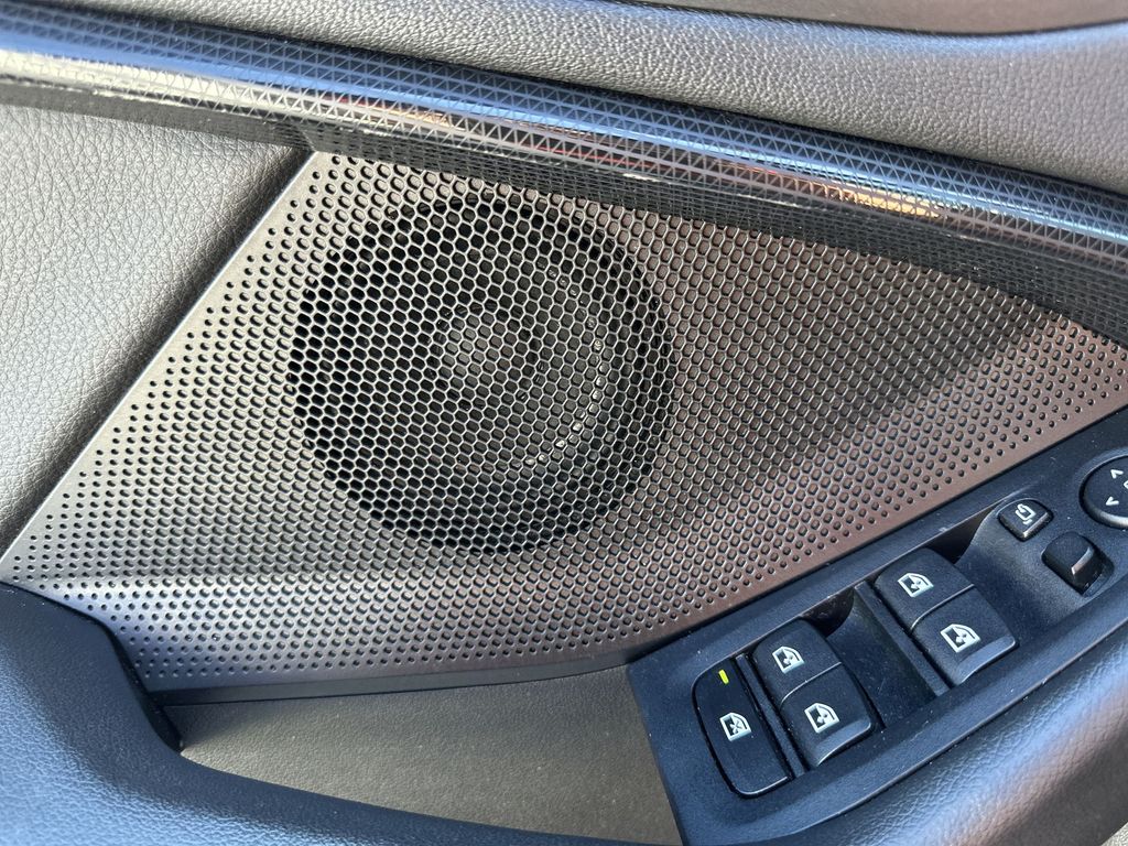 Vehicle image 26 of 29