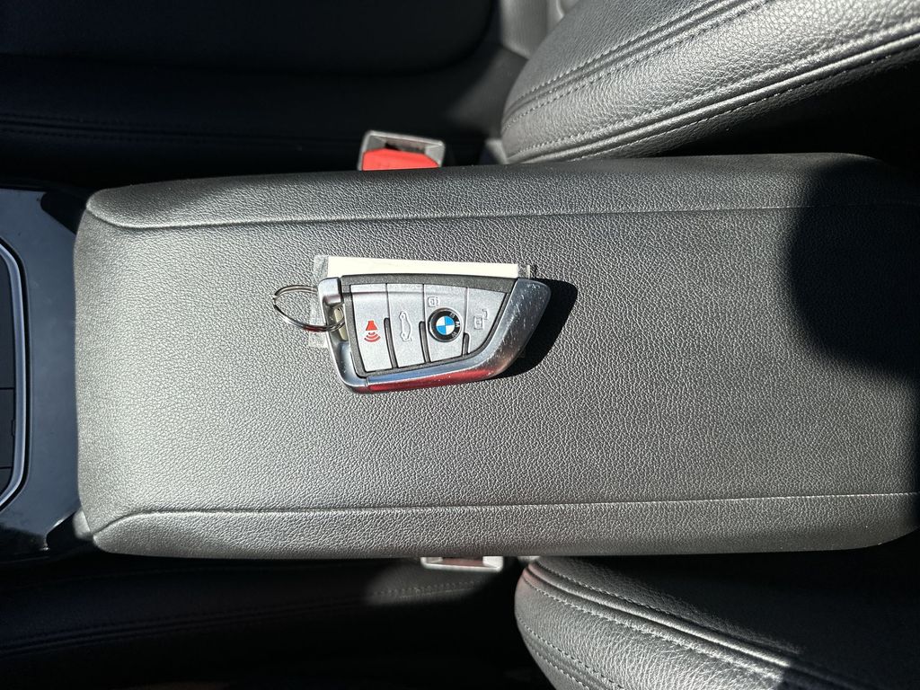 Vehicle image 25 of 29