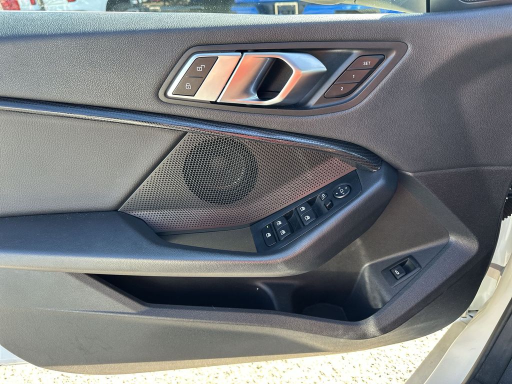 Vehicle image 24 of 29