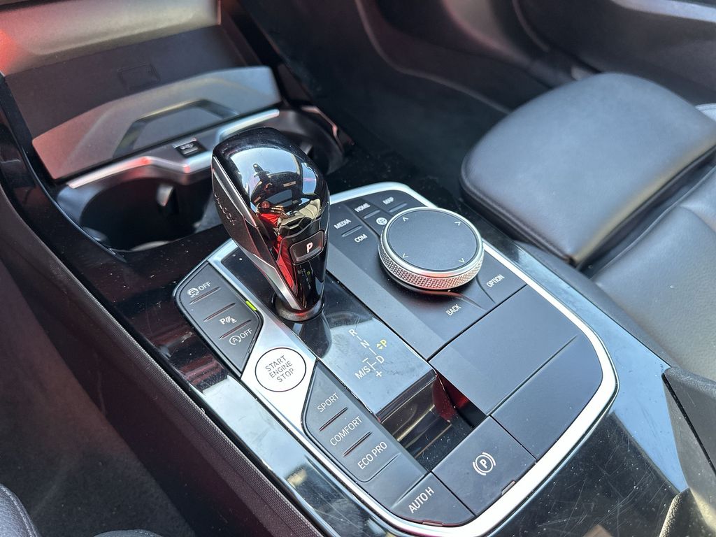 Vehicle image 23 of 29