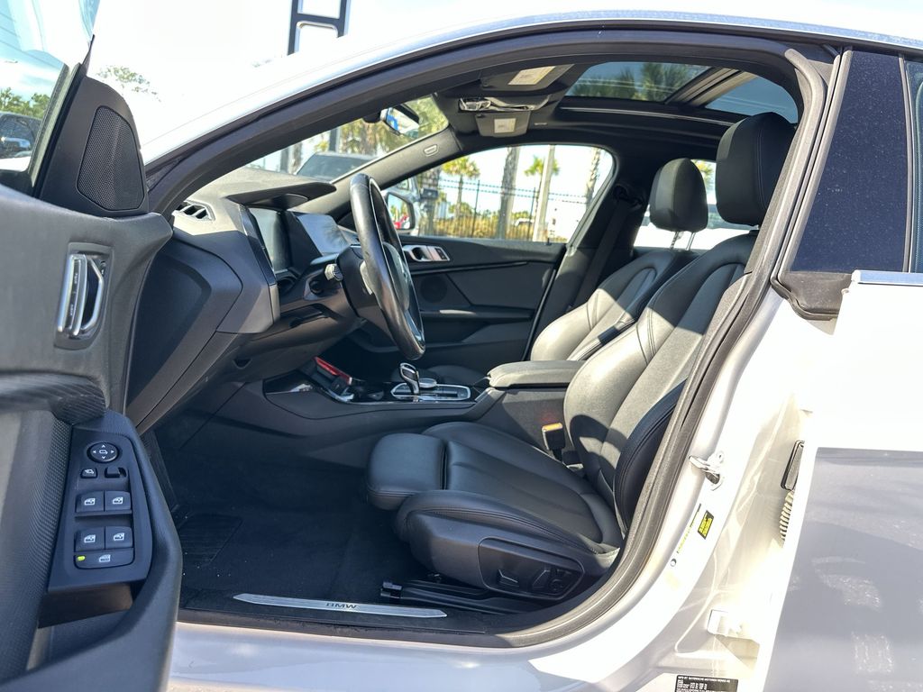 Vehicle image 20 of 29