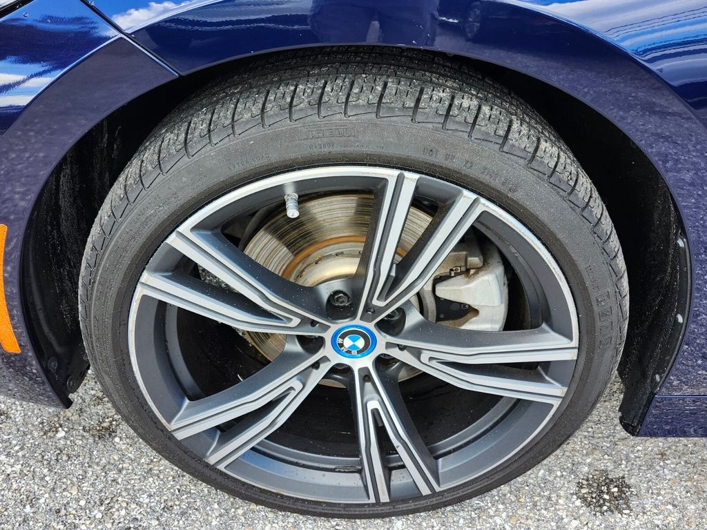 Vehicle image 8 of 34