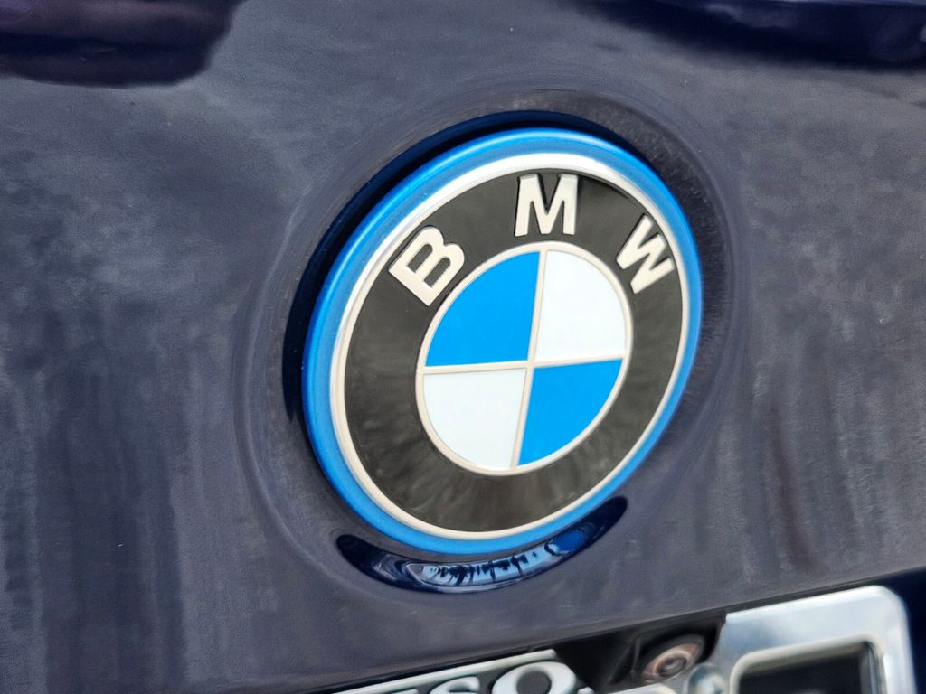 Vehicle image 31 of 34