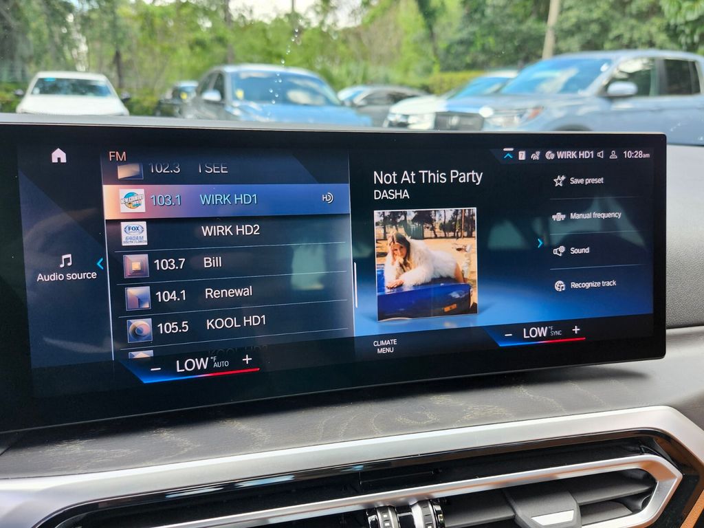 Vehicle image 21 of 34