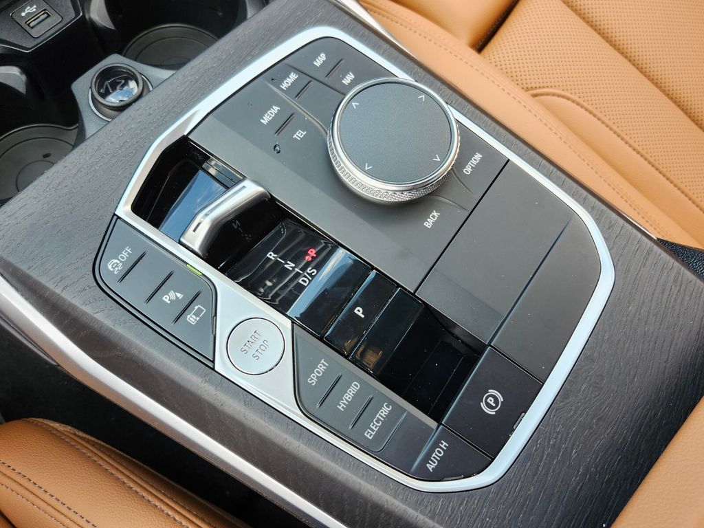 Vehicle image 24 of 34