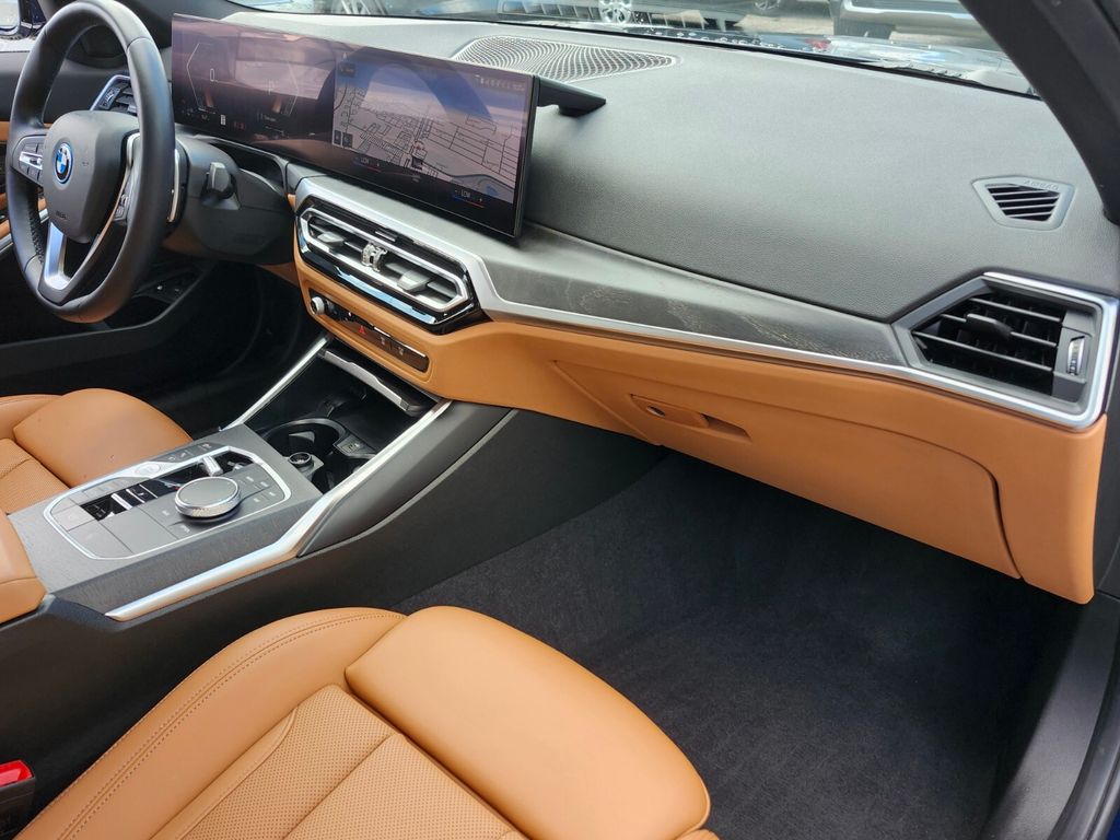 Vehicle image 16 of 34