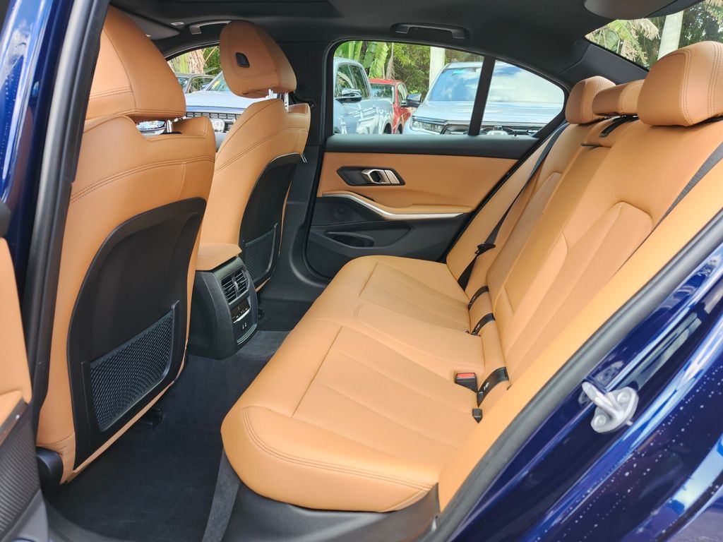 Vehicle image 14 of 34