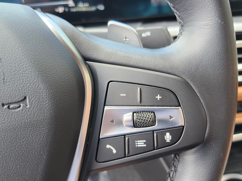 Vehicle image 33 of 34