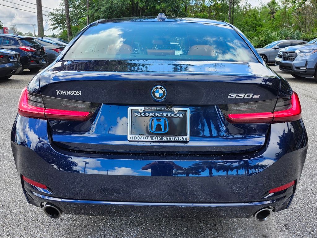 Vehicle image 6 of 34