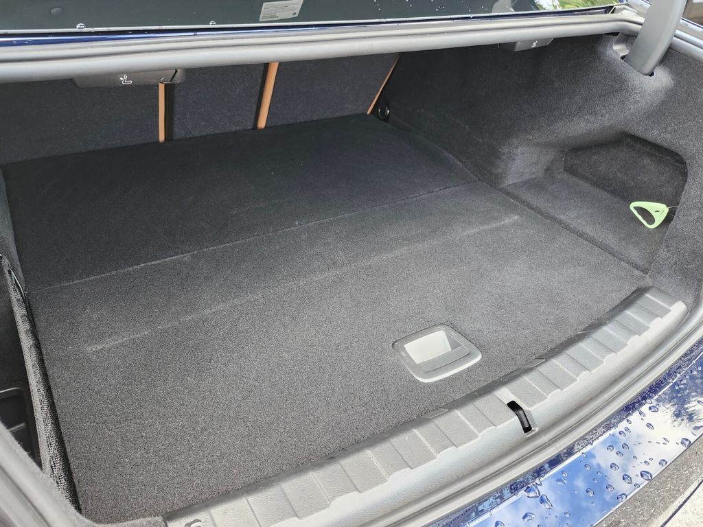 Vehicle image 9 of 34