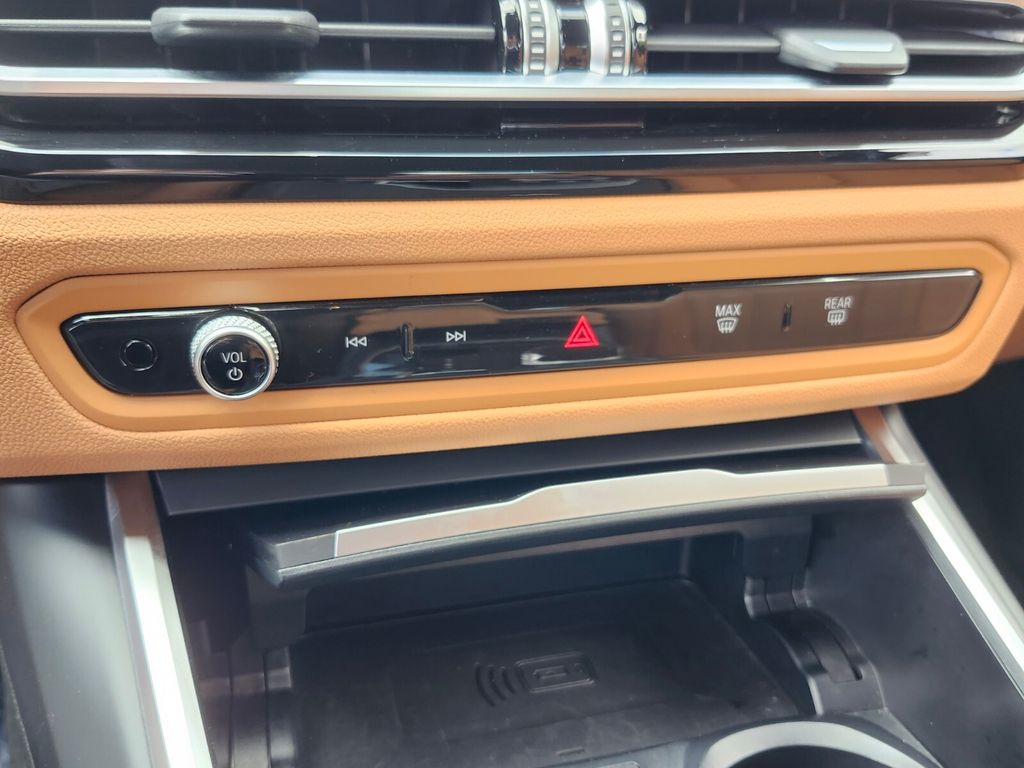 Vehicle image 11 of 34
