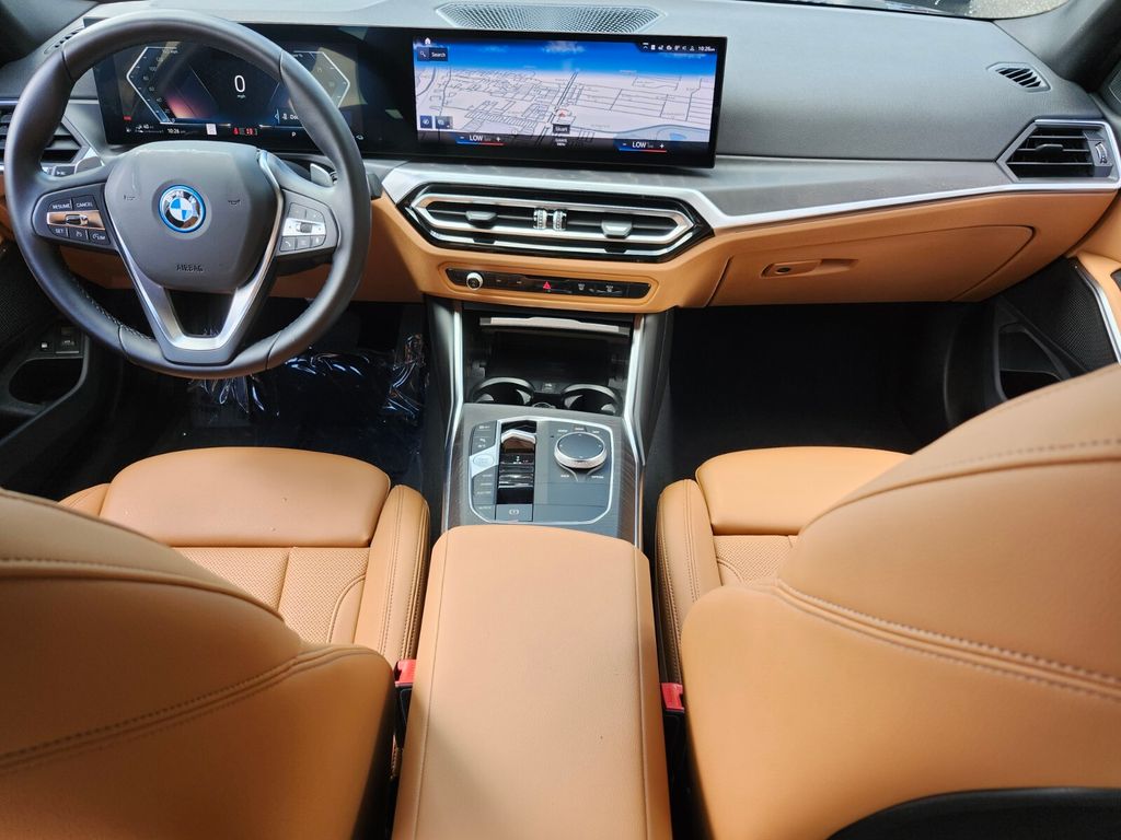 Vehicle image 18 of 34
