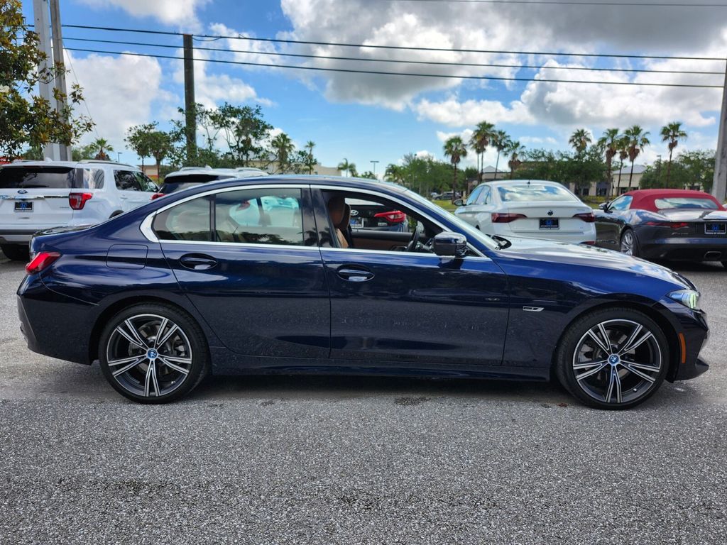 Vehicle image 4 of 34