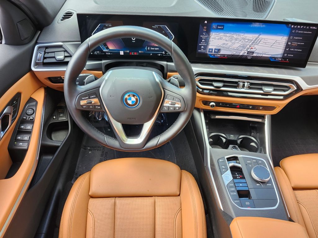 Vehicle image 17 of 34