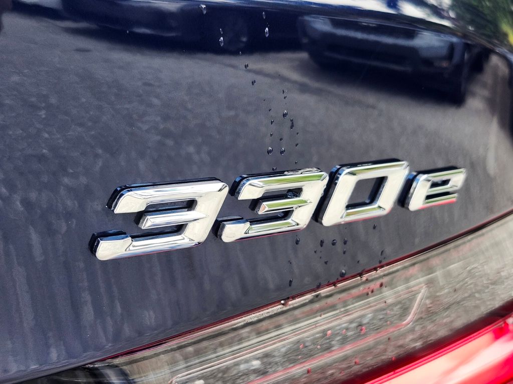 Vehicle image 32 of 34