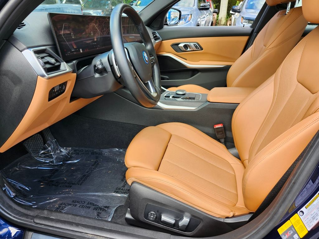 Vehicle image 15 of 34