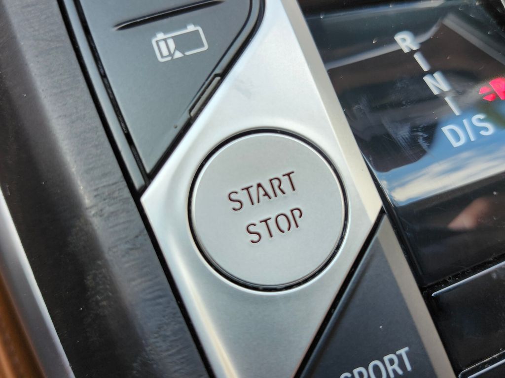 Vehicle image 26 of 34