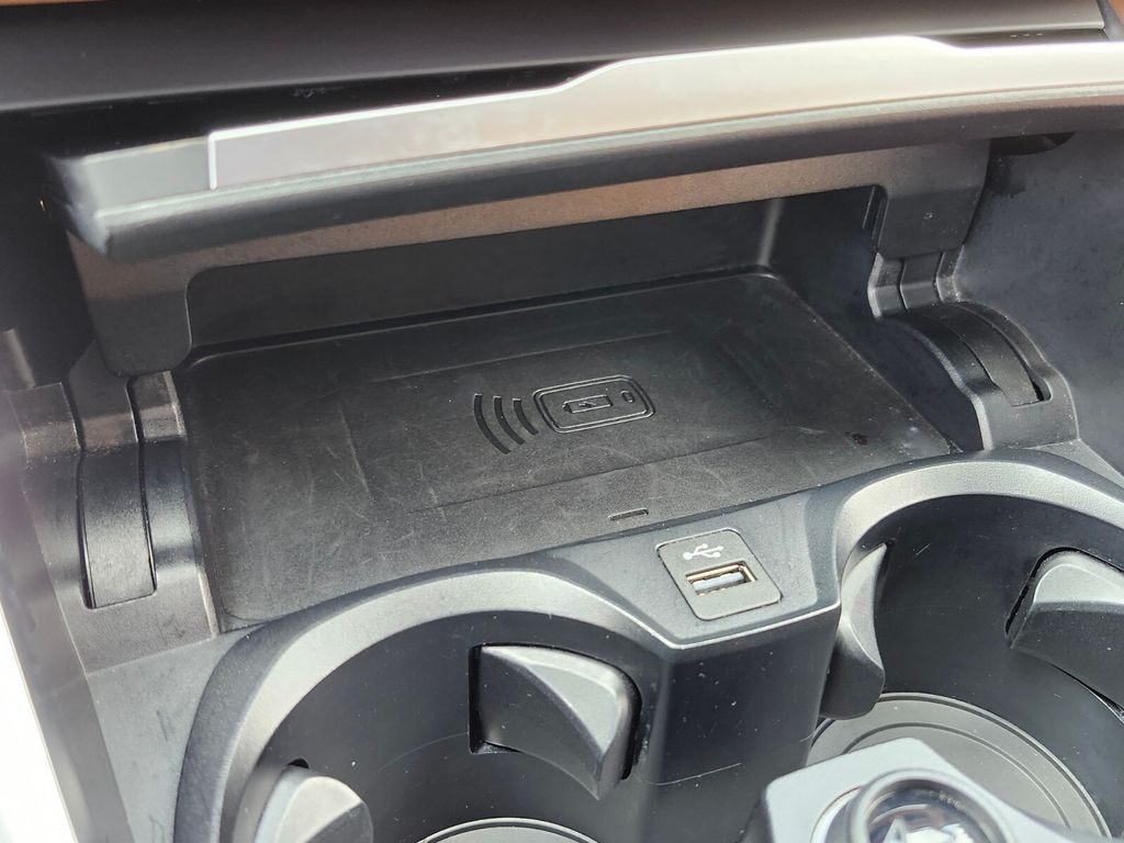 Vehicle image 10 of 34