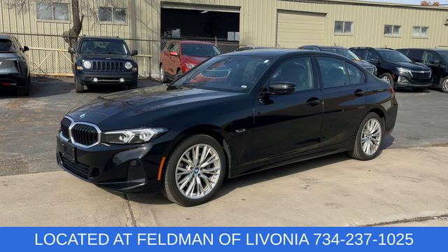 2023 BMW 3 Series 330e xDrive Image 2 of 35