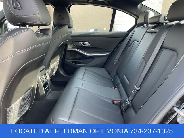 2023 BMW 3 Series 330e xDrive Image 17 of 35