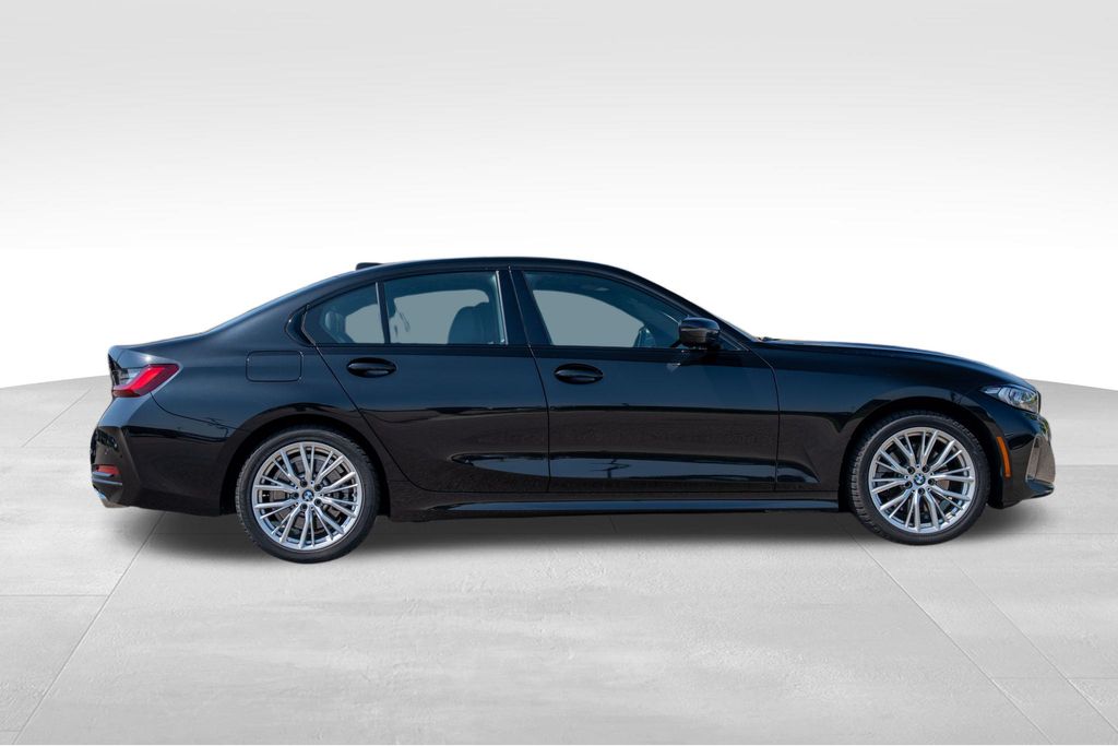 Vehicle image 5 of 42