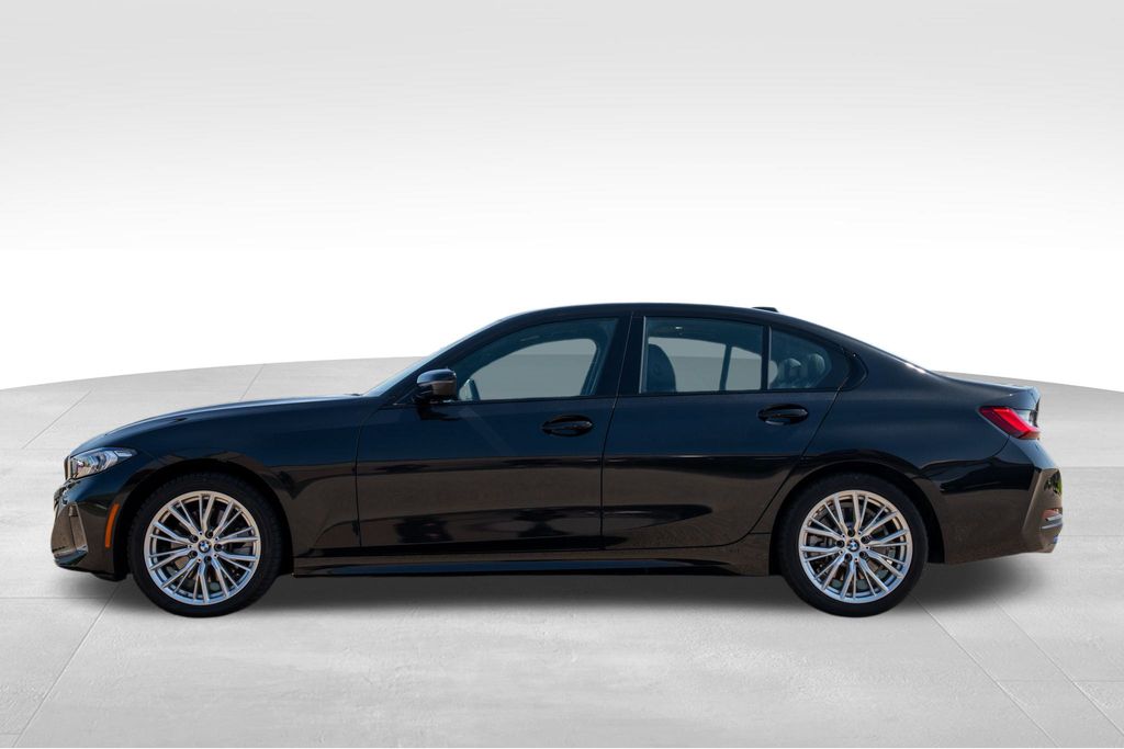 Vehicle image 9 of 42