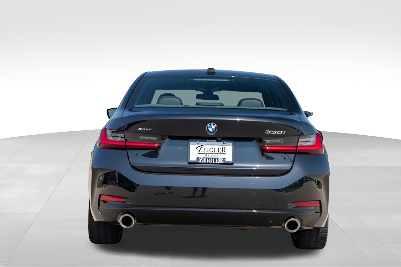 Vehicle image 40 of 42