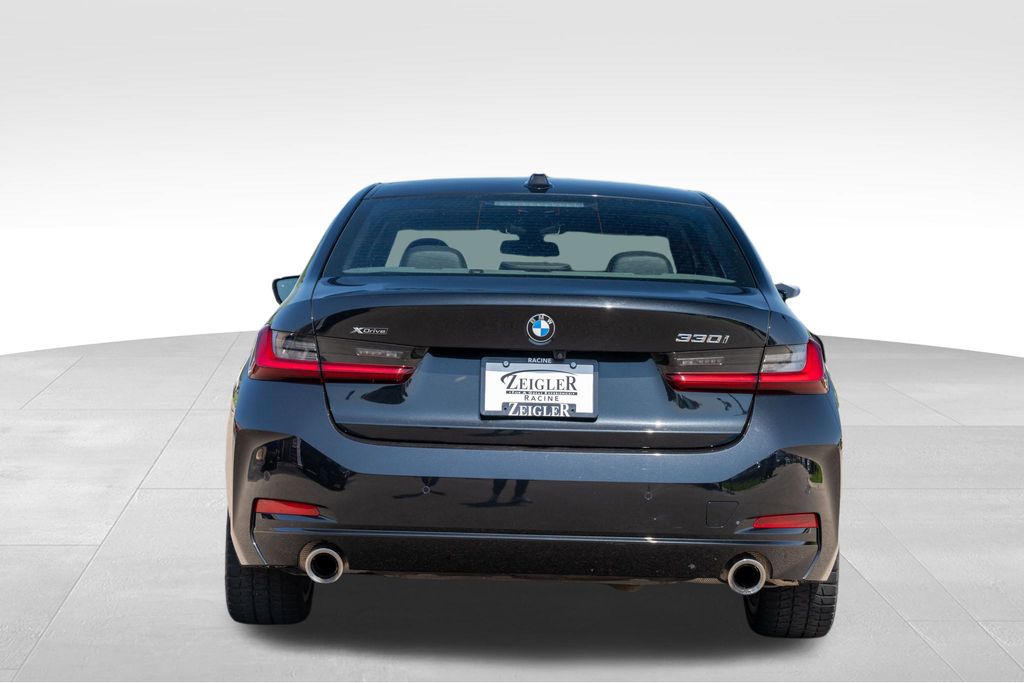 Vehicle image 7 of 42