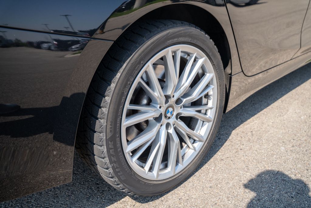 Vehicle image 10 of 42