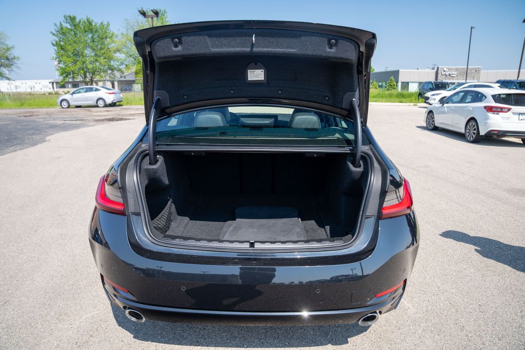 Vehicle image 11 of 42