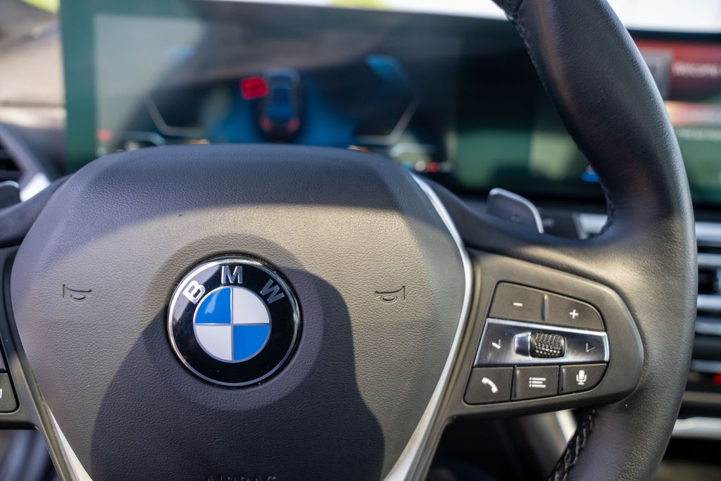 Vehicle image 23 of 42