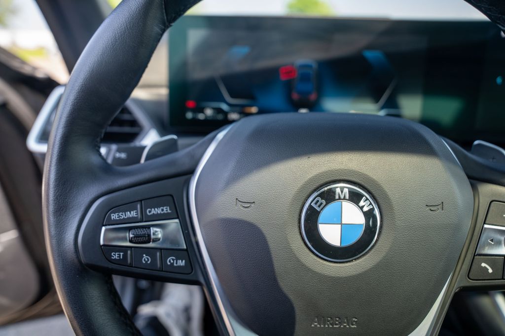 Vehicle image 22 of 42