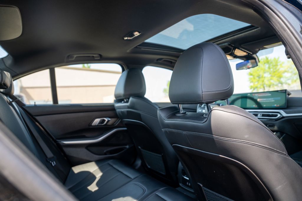 Vehicle image 14 of 42