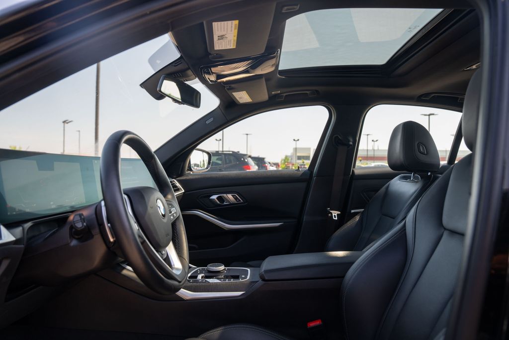 Vehicle image 20 of 42