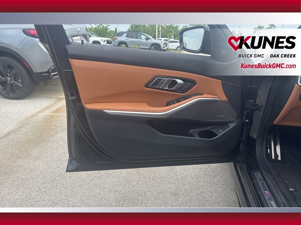 Vehicle image 8 of 26