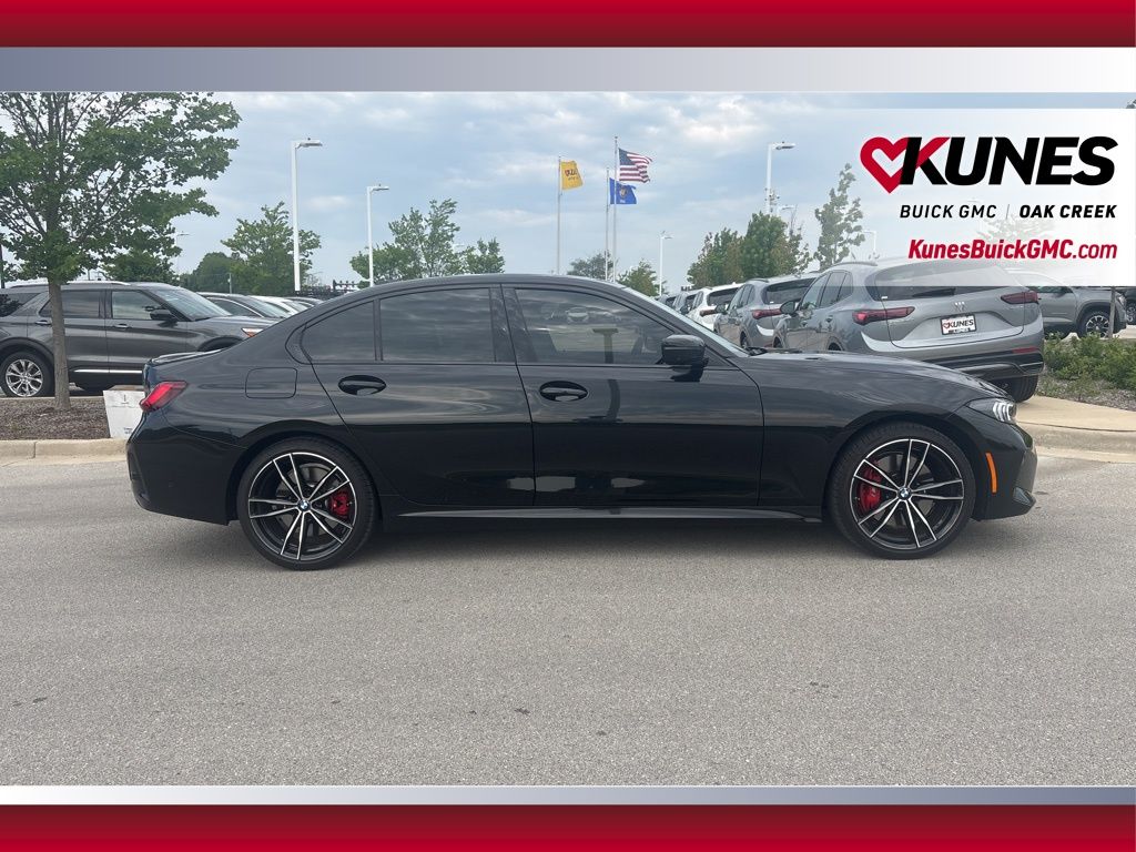 Vehicle image 4 of 26