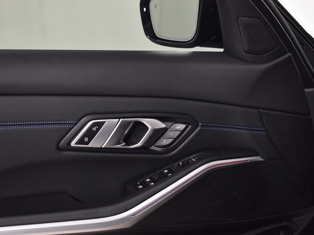 Vehicle image 14 of 41