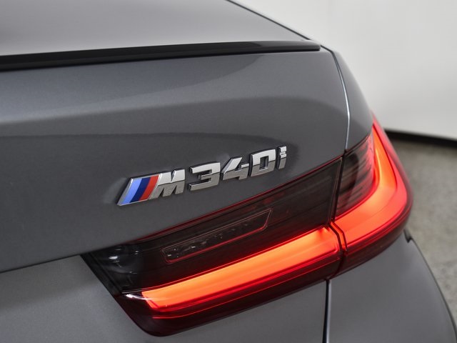 Vehicle image 10 of 41