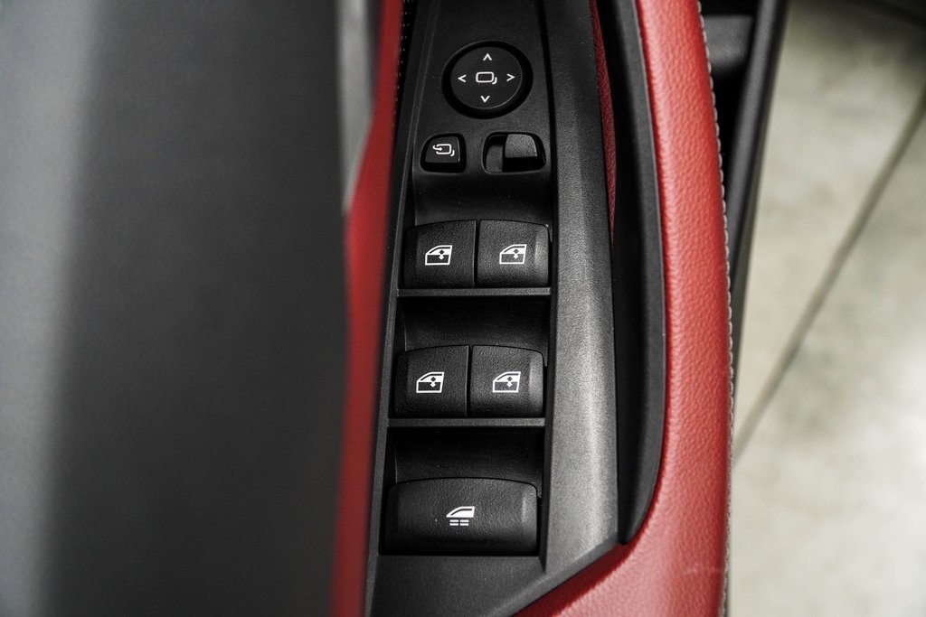 Vehicle image 37 of 43