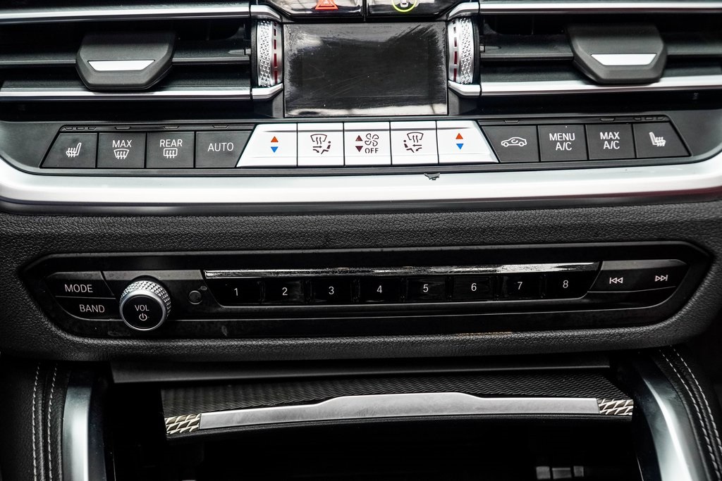 Vehicle image 23 of 43