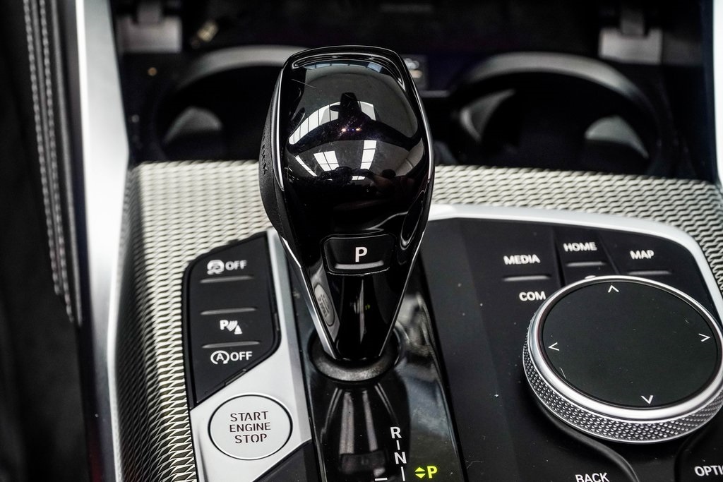 Vehicle image 21 of 43